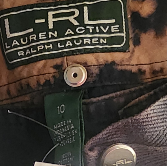 Ralph Lauren. One-of-a-kind, upcycled cargo, capri pants. Size: 10 - Picture 8 of 11